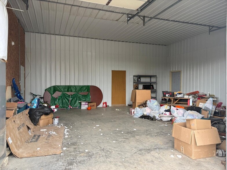 More Photos Of 1367-0 E US Highway 40, Brazil Service For Lease