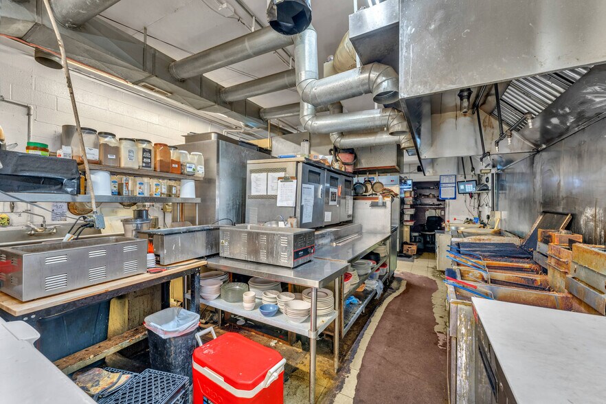 More Photos Of 601 Arizona Ave, Holton General Retail For Sale