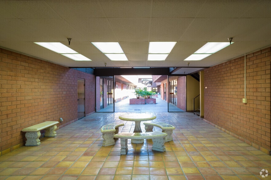 More Photos Of 164 W Hospitality Ln, San Bernardino Medical For Lease