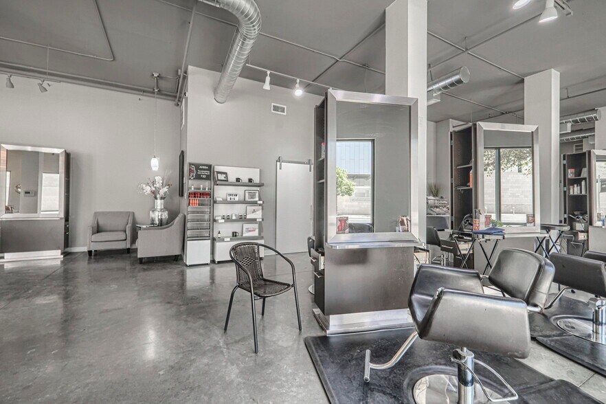 More Photos Of 100 N Main St, Midland Apartments For Lease