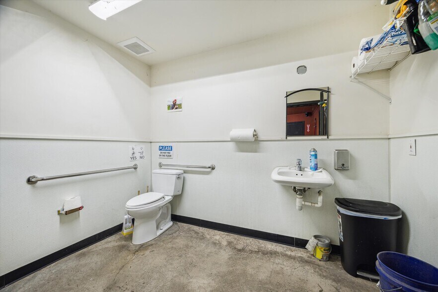 More Photos Of 5913 Washington Ave, Houston Office Residential For Sale