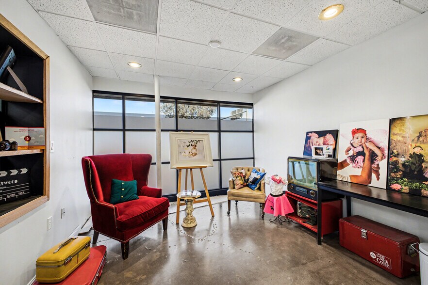 More Photos Of 1809 E Indian School Rd, Phoenix Storefront Retail Office For Lease