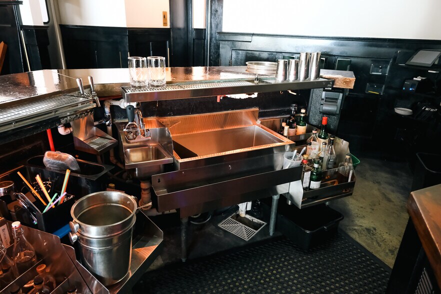More Photos Of 220 E Coffee St, Greenville Restaurant For Lease