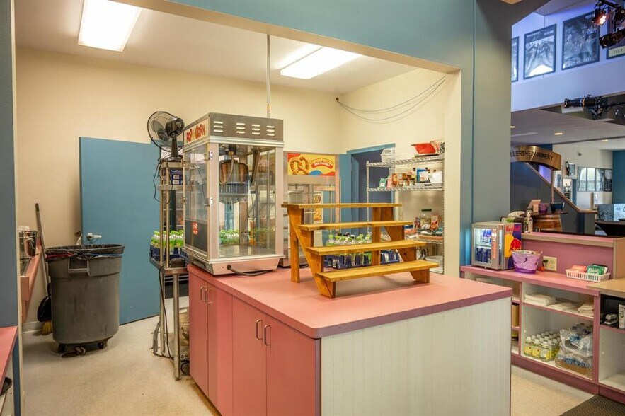 More Photos Of 430 Munroe Ave, Wisconsin Dells Theater Concert Hall For Sale