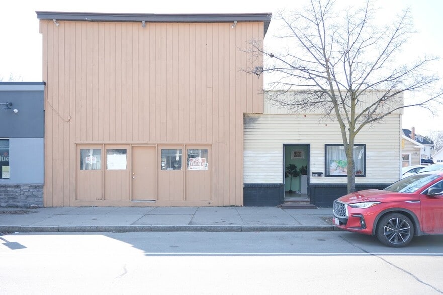 Primary Photo Of 985 S Clinton Ave, Rochester Restaurant For Sale