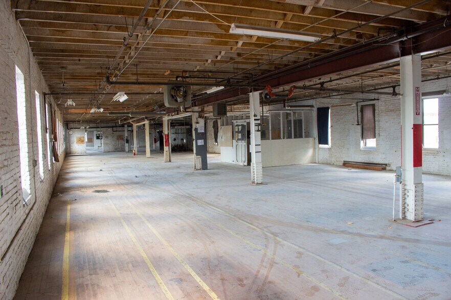 More Photos Of 1224 Mill St, Jasper Manufacturing For Lease