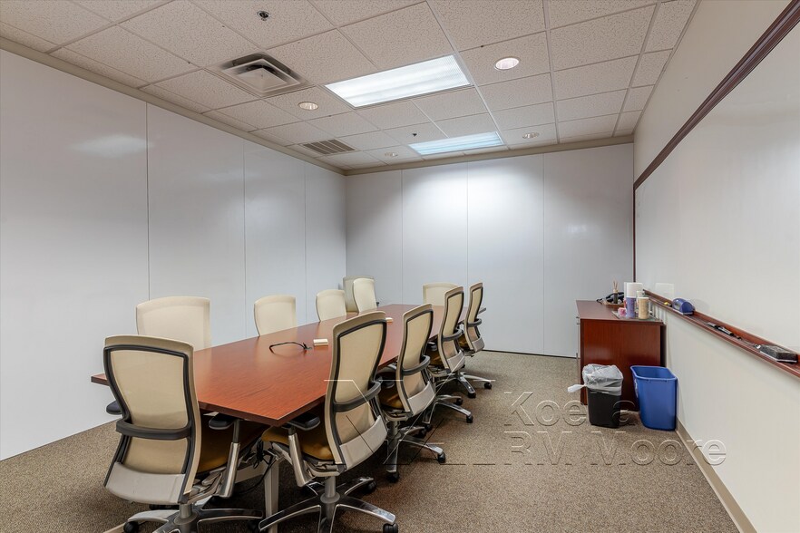 More Photos Of 17 Market Sq, Knoxville Storefront Retail Office For Sale