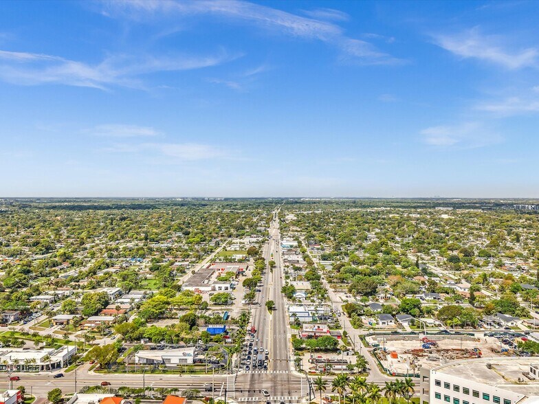 More Photos Of 2731 Broward Blvd, Fort Lauderdale Freestanding For Lease