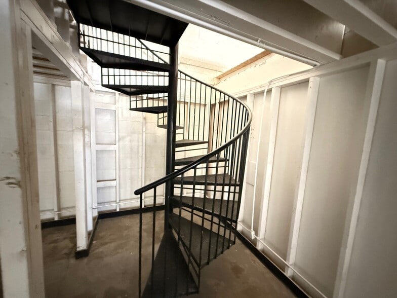 More Photos Of 1370 E 8th St, Tempe Warehouse For Lease