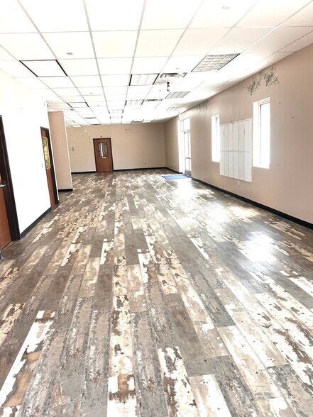 More Photos Of 202-204 N Dooley St, Grapevine Medical For Sale