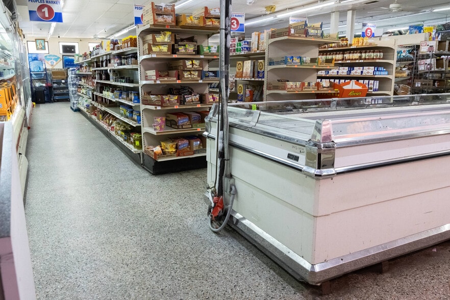 More Photos Of Undisclosed, Pontiac Convenience Store For Sale
