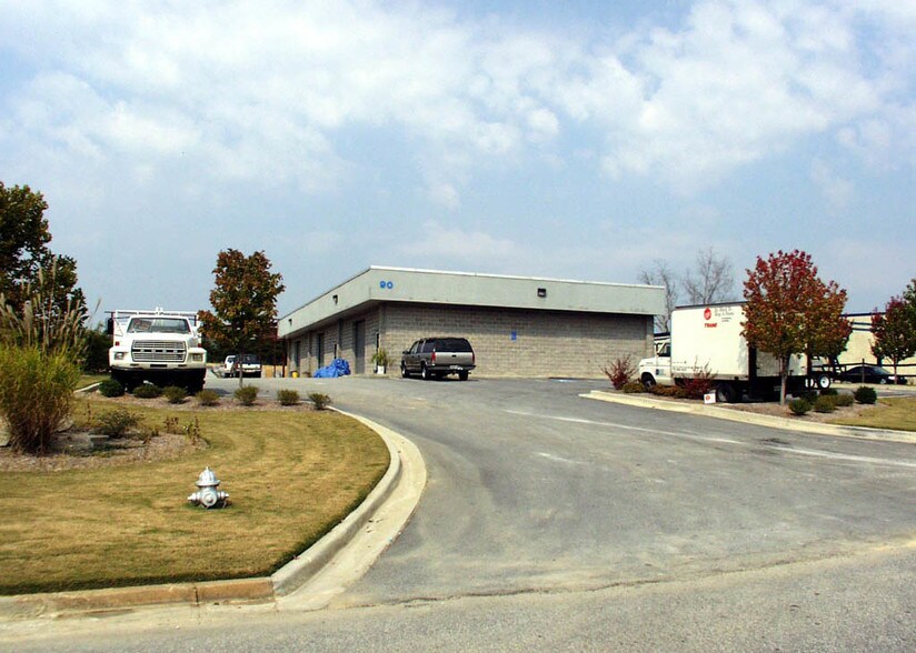 More Photos Of 90 Grayson Industrial Pky, Grayson Warehouse For Lease