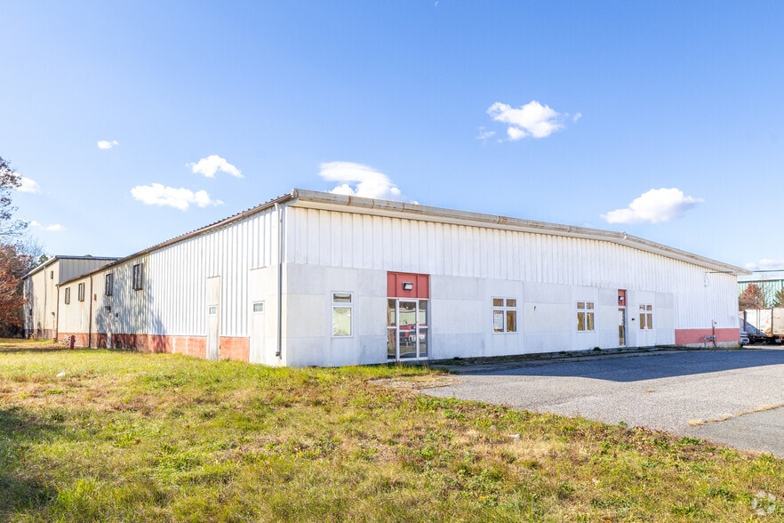 Primary Photo Of 615 W Delilah Rd, Pleasantville Light Manufacturing For Sale