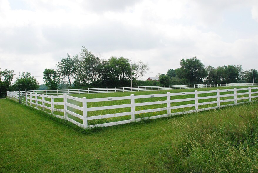 More Photos Of 10330 Quaker Rd, Fredericktown Flex For Lease