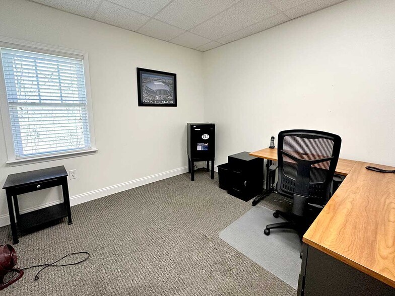 More Photos Of 1120 By Pass Rd, Vinton Medical For Sale