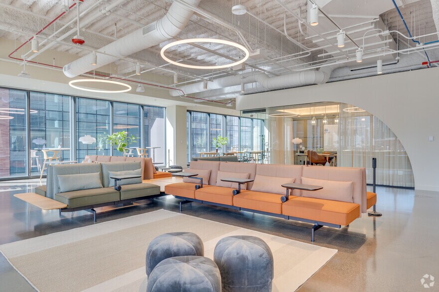 More Photos Of 333 N Green St, Chicago Office For Lease