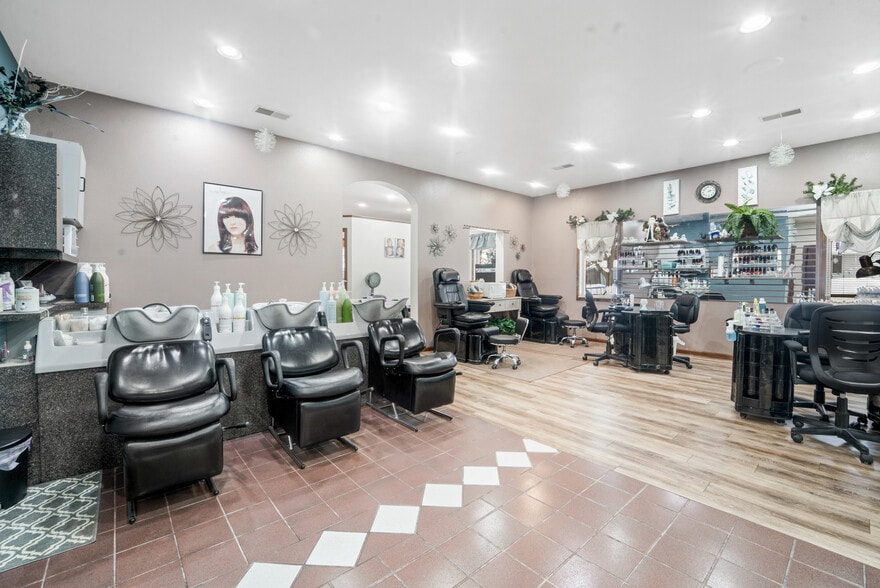 More Photos Of 155 W Menasha Ave, Whitelaw Freestanding For Sale