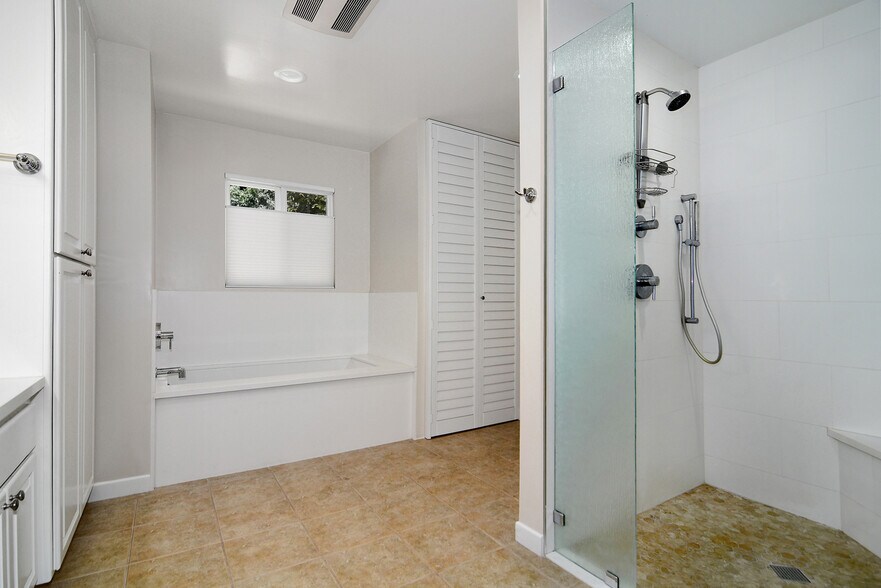 More Photos Of 22839 Dolorosa St, Woodland Hills Multifamily For Lease