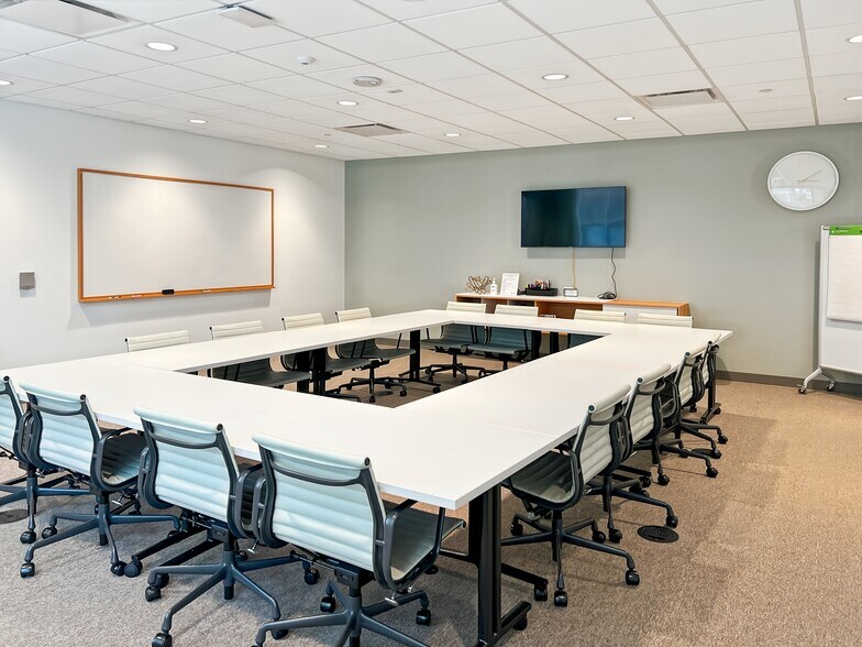 More Photos Of 301 Grant St, Pittsburgh Coworking Space