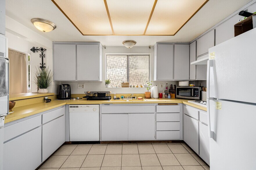 More Photos Of 1070 Freeman Ave, Long Beach Apartments For Sale