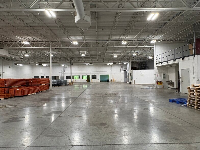 More Photos Of 9980 S Oakwood Park Dr, Franklin Manufacturing For Sale