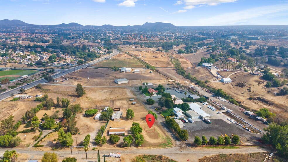 More Photos Of 25110 Monroe Ave, Murrieta Veterinarian Kennel For Sale
