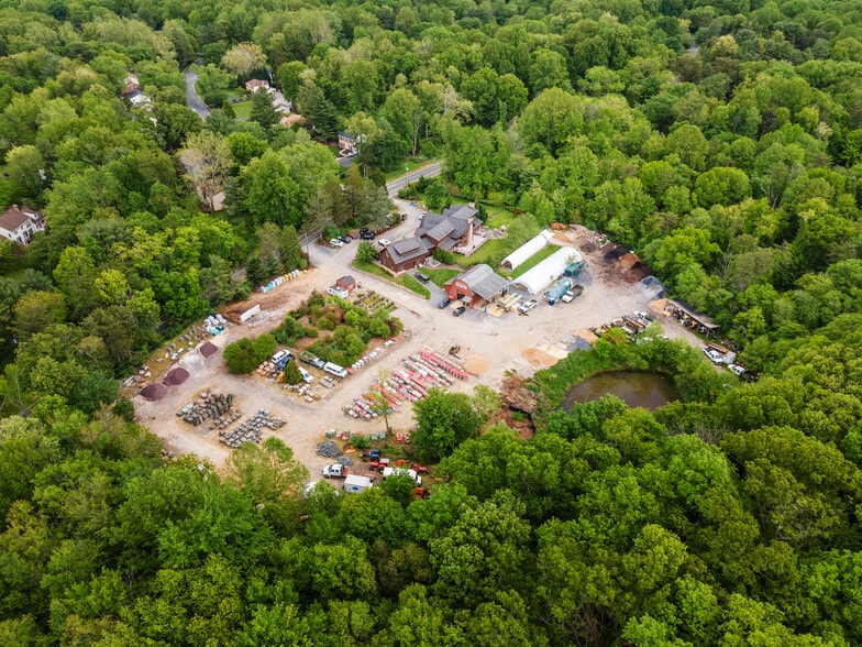 More Photos Of 11501 Popes Head Rd, Fairfax Garden Center For Sale