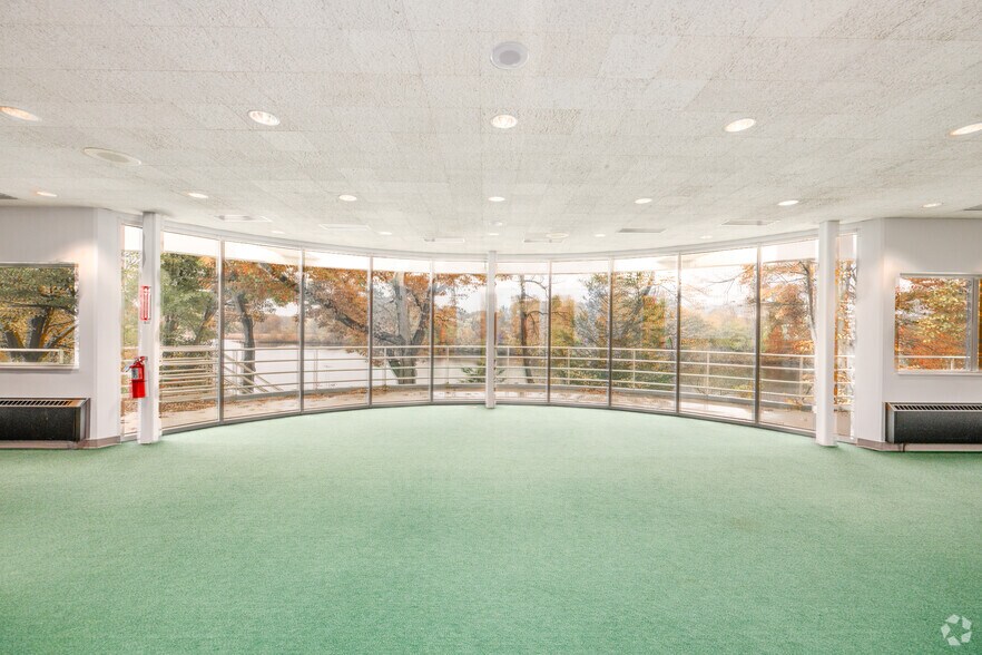 More Photos Of 600 Plastics Pl, Kalamazoo Office For Sale