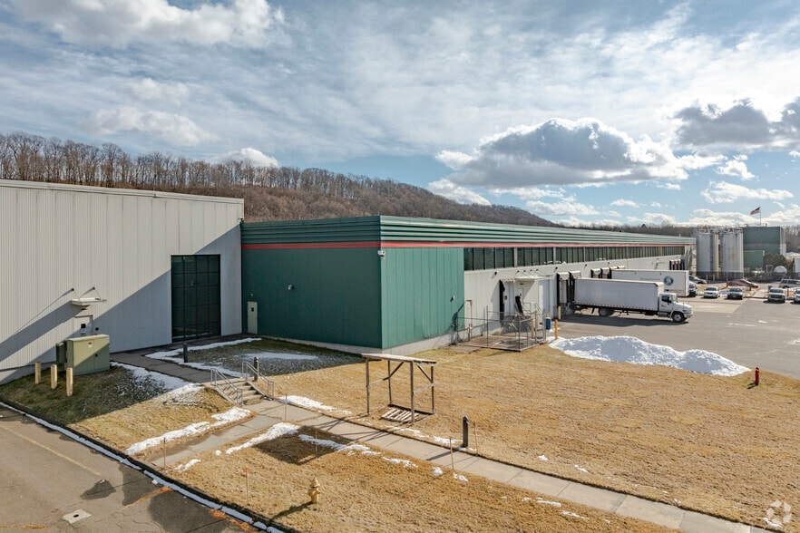 Primary Photo Of 200 Pond View Dr, Meriden Warehouse For Lease
