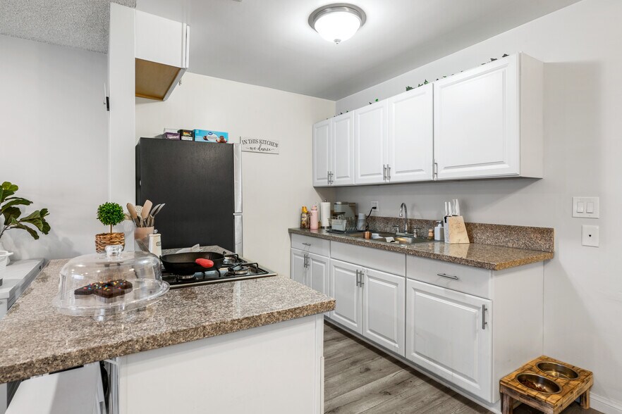 More Photos Of 618-620 W Route 66, Glendora Apartments For Sale