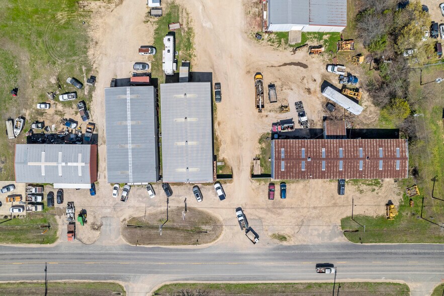 More Photos Of 2620 Farm Road 79, Paris Warehouse For Sale