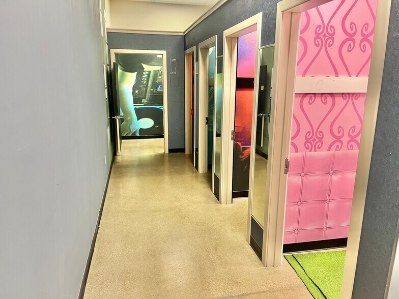 More Photos Of 2580 - 2596 Walton Blvd blvd, Warsaw Storefront Retail Office For Lease