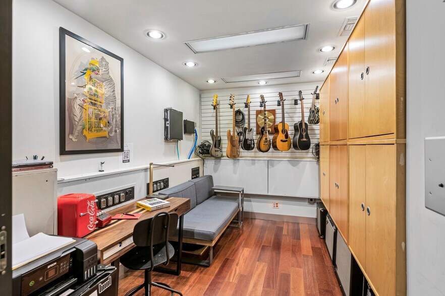 More Photos Of 2108-2116 Pico Blvd, Santa Monica Loft Creative Space For Sale