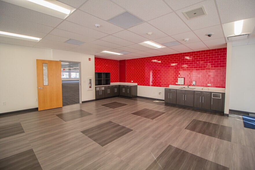 More Photos Of 20 Madison Avenue Ext, Albany Office For Lease