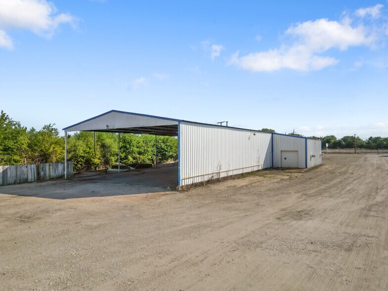 More Photos Of 2900 Clarks Ln, Bryan Warehouse For Lease