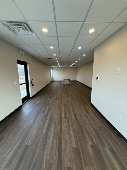 More Photos Of 7410 Suncrest Dr, Lincoln Office For Lease
