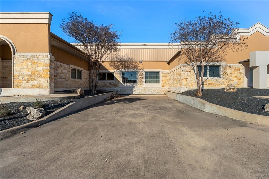 More Photos Of 13400 Immanuel Rd, Pflugerville Office For Sale