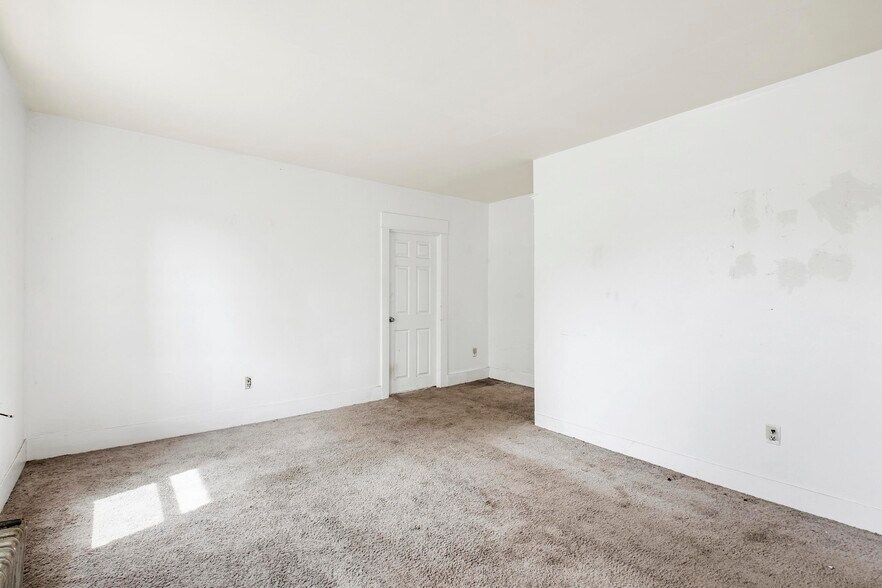More Photos Of 467 Northampton st, Kingston Multifamily For Sale