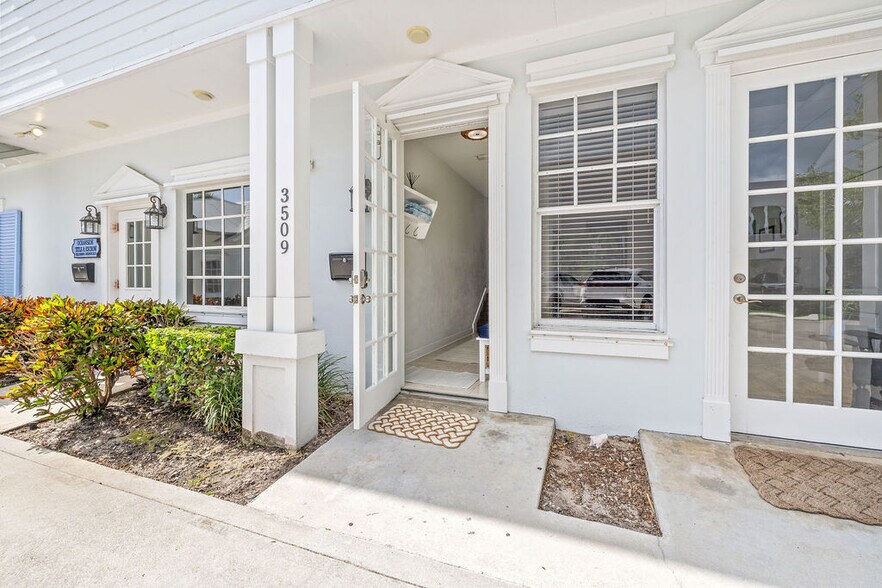 More Photos Of 3509 Ocean Dr, Vero Beach Flex For Sale