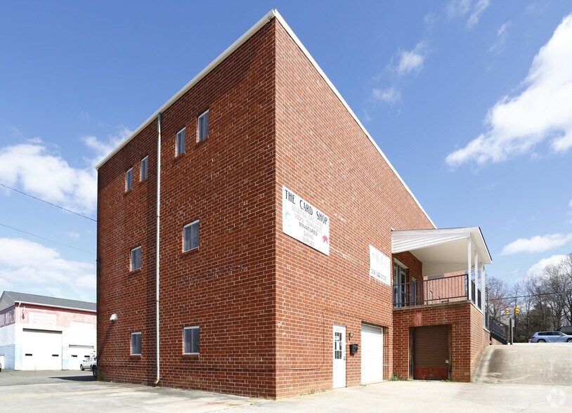 225 S Madison Blvd, Roxboro, NC 27573 Retail For Lease