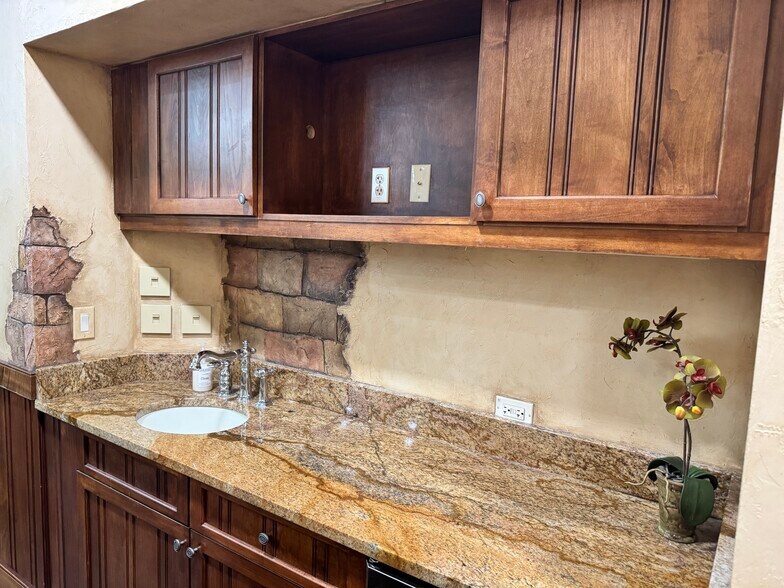 More Photos Of 2400 Hooks St, Clermont Medical For Lease