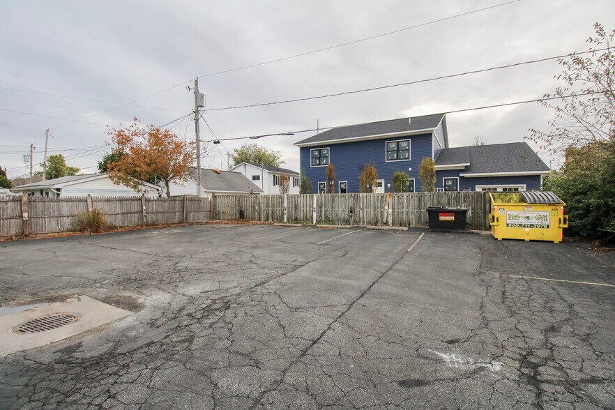 More Photos Of 54 McKinley St, Huron Bar For Sale