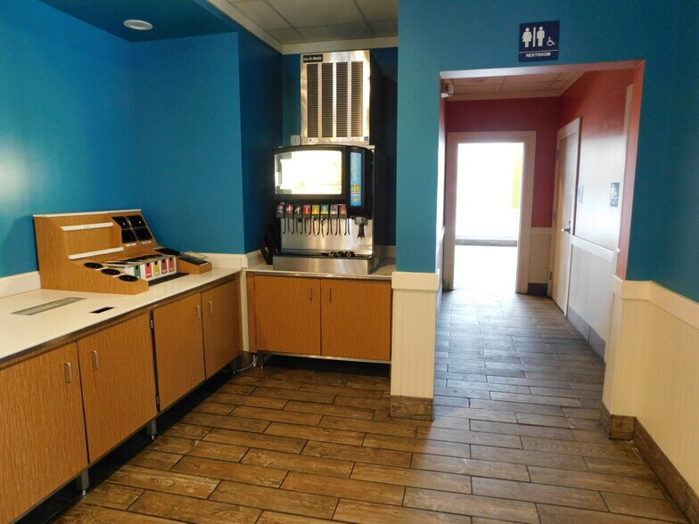 More Photos Of 7320 W Good Hope Rd, Milwaukee Fast Food For Lease