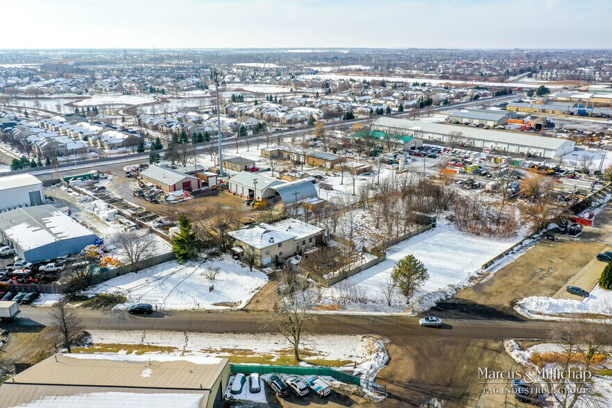 More Photos Of 10S336 Schoger Dr, Naperville Flex For Sale