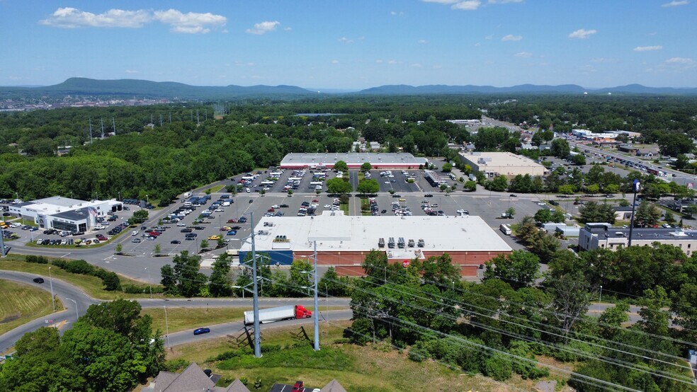 More Photos Of 650 Memorial Dr, Chicopee Supermarket For Lease