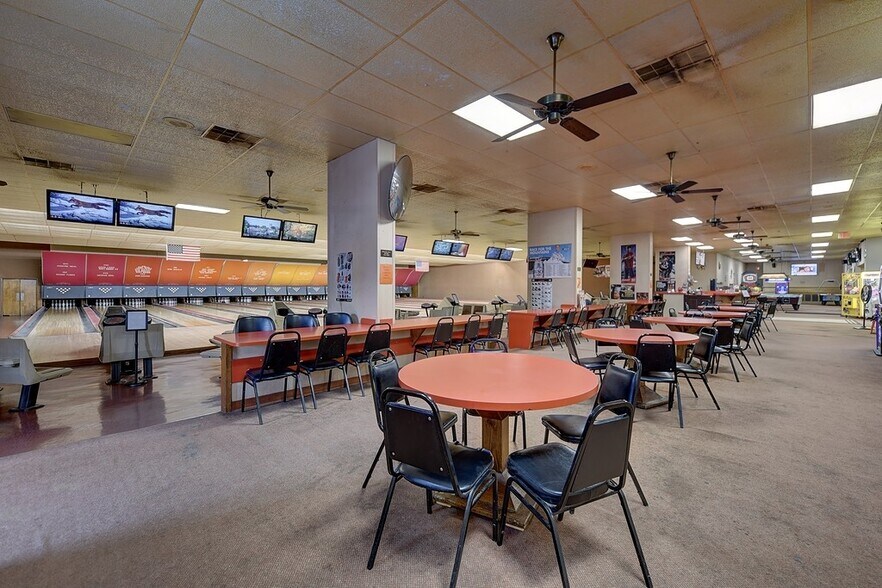 More Photos Of 233 College St, Schulenburg Sports And Entertainment For Sale