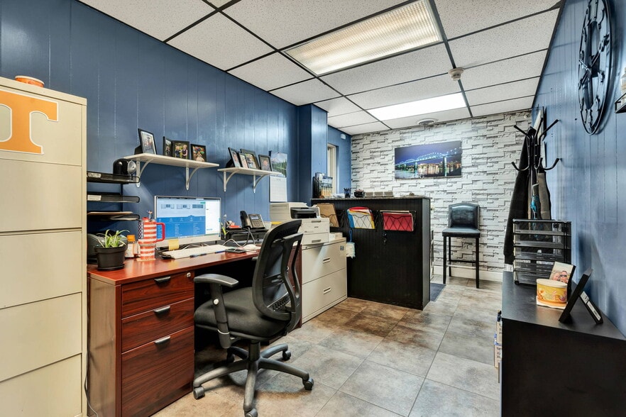 More Photos Of 2450 Riverside Drive, Chattanooga Warehouse For Sale