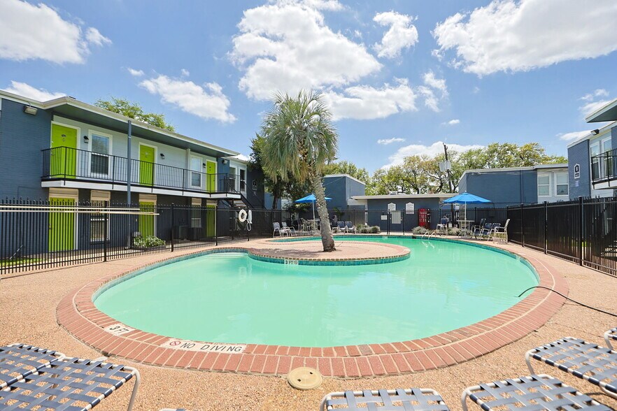 More Photos Of 3499 Evergreen Dr, Houston Apartments For Sale