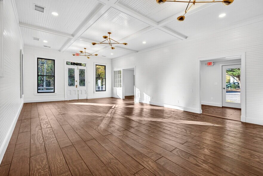 More Photos Of 11961 Lee Hwy, Sperryville Storefront Retail Office For Sale