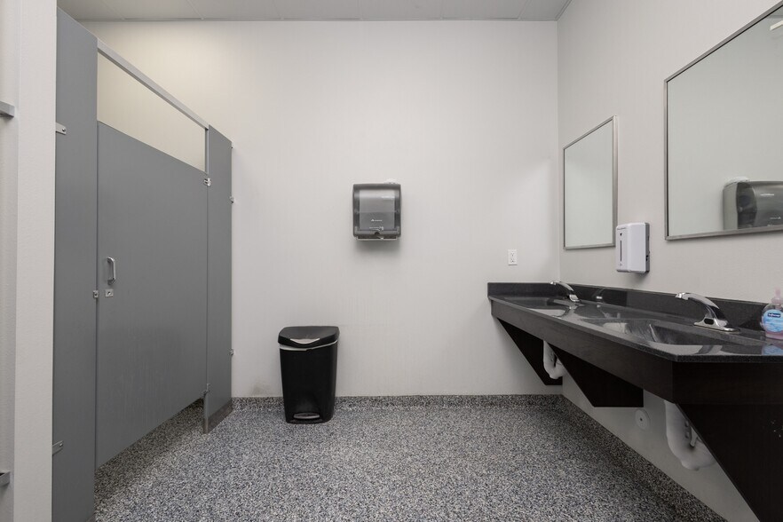 More Photos Of 317 Studdart Ave, Graceville General Retail For Sale